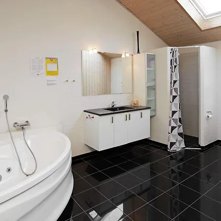 Luxury Retreat In Bratten - By Traum בית נופש