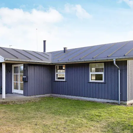 Four-Bedroom Holiday home in Jerup 1 *